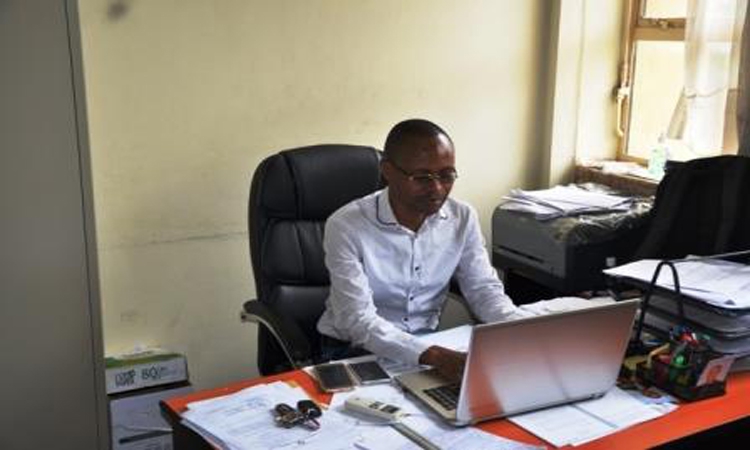 Chef de Département  MENGA MUNKOLO,  Professeur